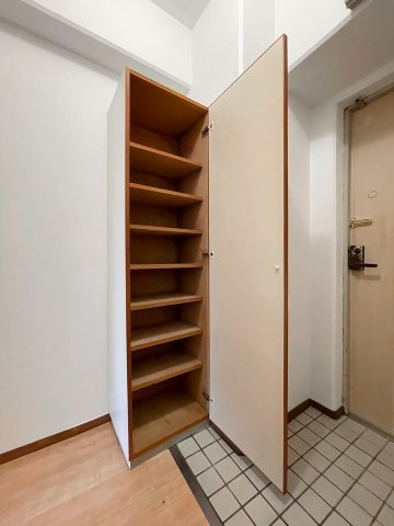  エステート・モアけやき通り の洗面所|明るい洗面所です