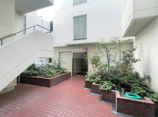 夙川羽衣町パークハイムⅠのエントランス