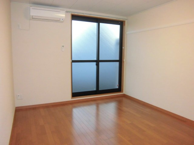 レオパレスランド諸岡の寝室|設備仕様は号室により異なる為、現況を優先します。