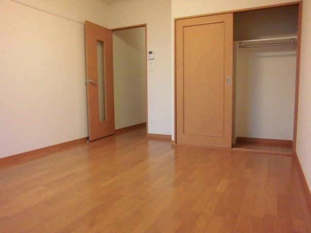 レオパレスランド諸岡の居間・リビング|設備仕様は号室により異なる為、現況を優先します。