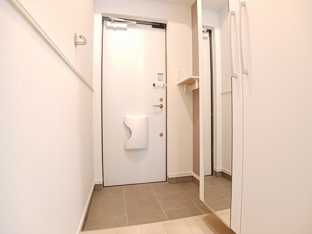 プレミ－ルの玄関|明るい玄関です