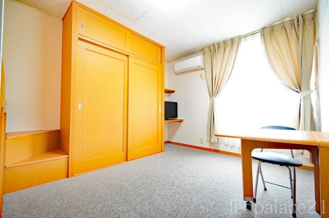 レオパレスＧｒｅｅｎＨＯＵＳＥの居間・リビング|同シリーズの類似となります。現況を優先致します。