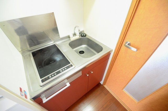 レオパレスＧｒｅｅｎＨＯＵＳＥのキッチン|同シリーズの類似となります。現況を優先致します。