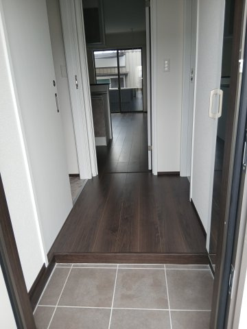 East Village Ⅰ棟の玄関