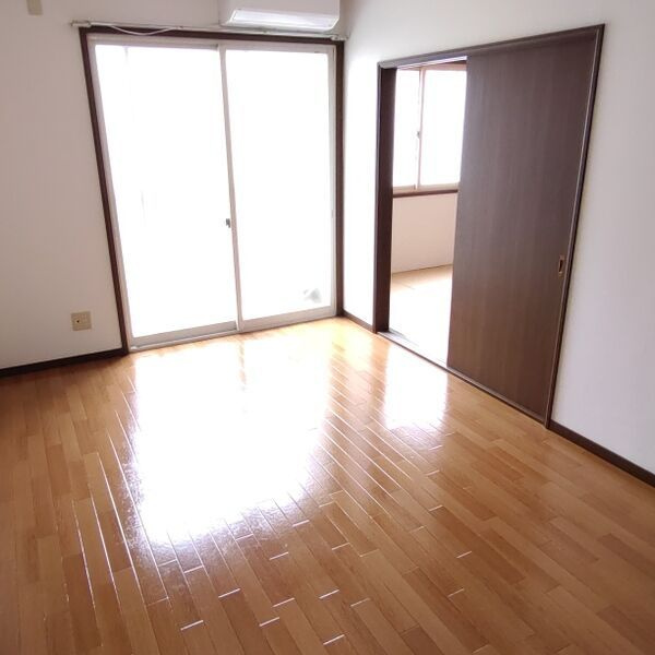 フリーデンCの居間・リビング