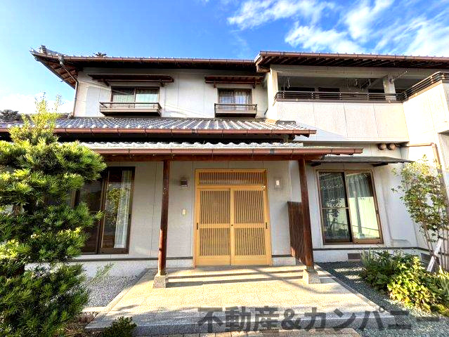 安城寺町の中古のおうち　松山市安城寺町中古戸建の玄関|毎日通る玄関はこちらです