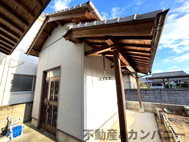 安城寺町の中古のおうち　松山市安城寺町中古戸建の外観|別棟になる倉庫です。収納がたくさんできます！