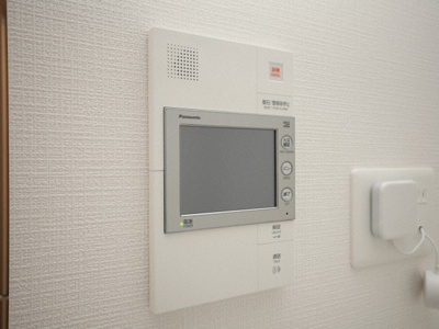 【セキュリティ】 | エスリード新大阪ラヴァーグ | モニター付きインターホンです