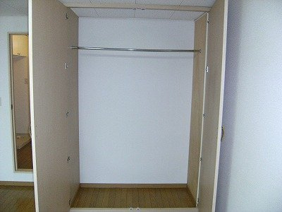 【居間・リビング】 | レオパレス輝石 | クローゼット