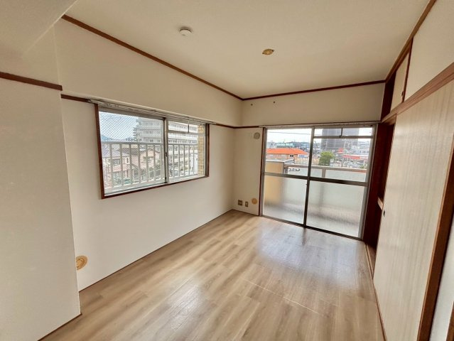 ピュア東姫路の洋室