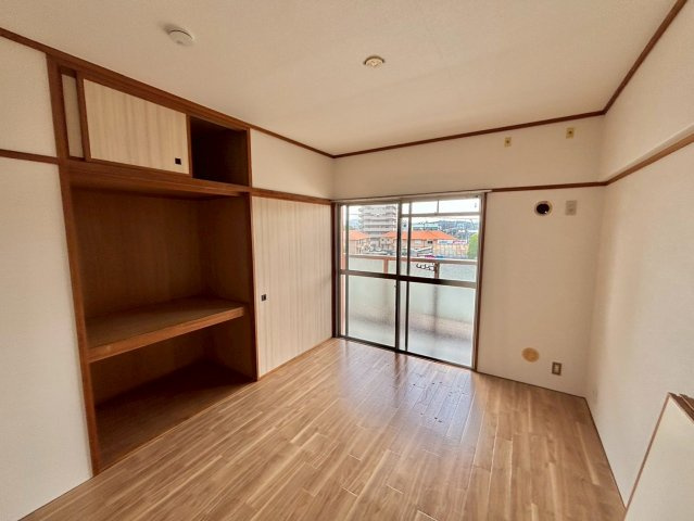 ピュア東姫路の洋室