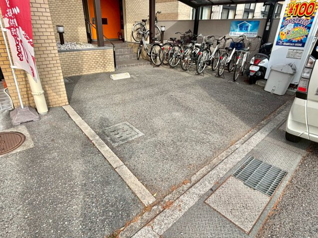 ピュア東姫路の駐車場