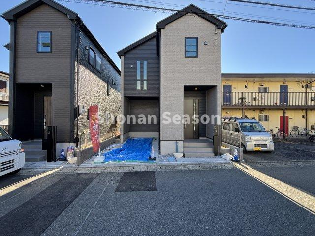 【前面道路含む現地写真】 | 北向き道路幅8ｍに接道◎
高低差なく、お車の駐車もスムーズです♪