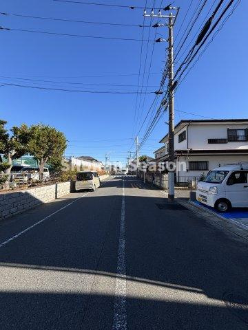 【周辺】 | 小・中学校近く、スーパー（徒歩２分）暮らしやすいフラットアプローチ◎
暮らしやすさもお墨付きですよ♪