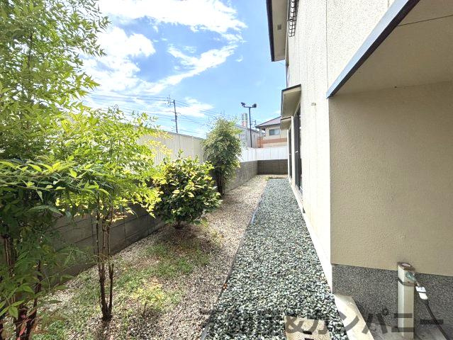鷹子町の中古のおうち　松山市鷹子町中古戸建の庭|お庭も活用できます