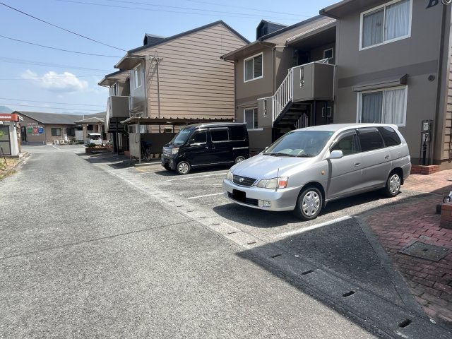 冬築タウンＢ棟の駐車場