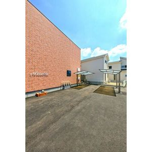 アリエッタA棟の駐車場