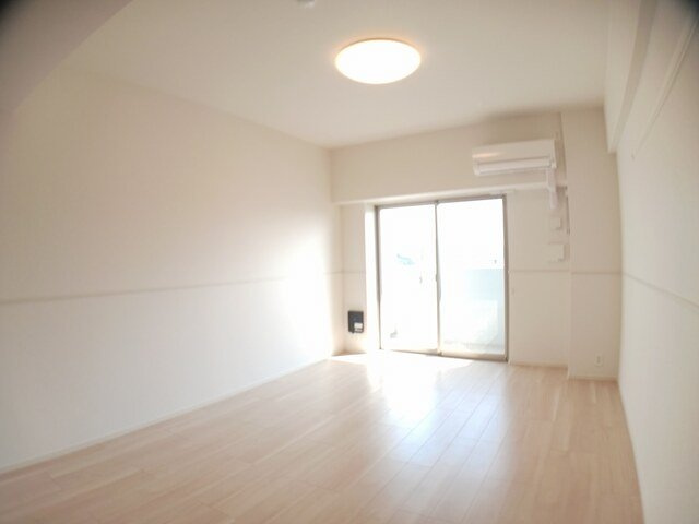 ＦＬレジデンス１の内装|明るい室内です