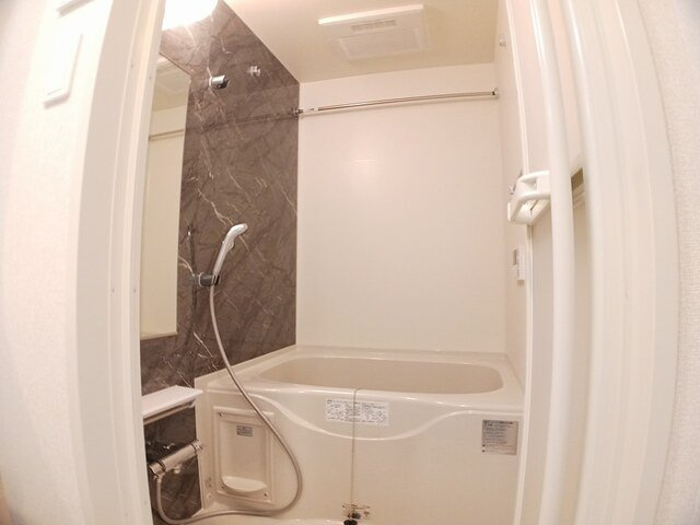 ＦＬレジデンス１の浴室|コンパクトで使いやすいお風呂です