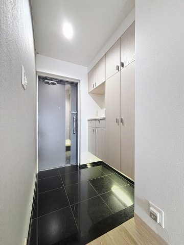 サーパス鉄砲町の玄関