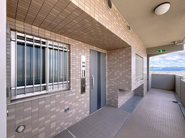 サーパス鉄砲町の玄関