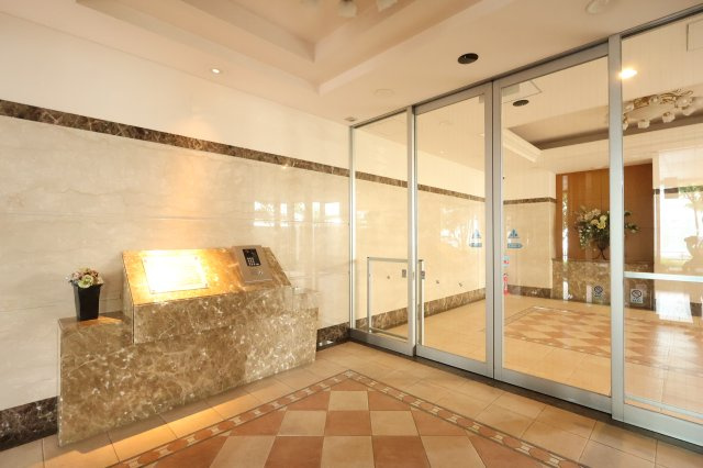 サーパス鉄砲町のエントランス