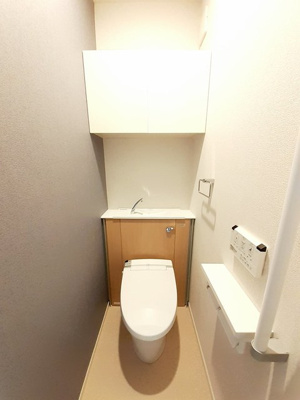 【トイレ】 | クラウンST | 落ち着いた色調のトイレです