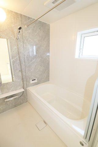 郡山市台新2丁目2期　　　１号棟　　　大成小学校、郡山第１中学区の浴室