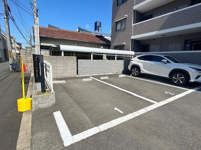 レジデンス・コート アネックスの駐車場