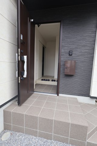 《仲介手数料無料》南区辻２丁目21-1(2号棟)新築一戸建てケイアイスタイルの玄関|2025年10月3日 11:20 曇り
