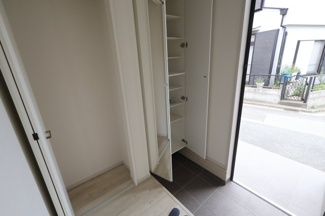 《仲介手数料無料》南区辻２丁目21-1(2号棟)新築一戸建てケイアイスタイルの玄関|2025年10月3日 11:20 曇り