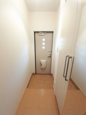 アミティエ１号館の玄関