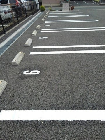 Ｌｉｂｅｒｔｙ東合川の駐車場