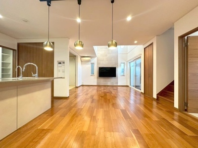 【居間・リビング】 | 豊中市北緑丘1丁目貸家