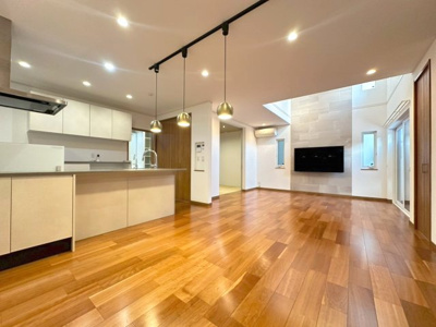 【居間・リビング】 | 豊中市北緑丘1丁目貸家