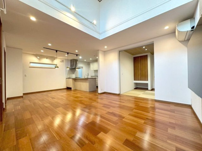 【居間・リビング】 | 豊中市北緑丘1丁目貸家