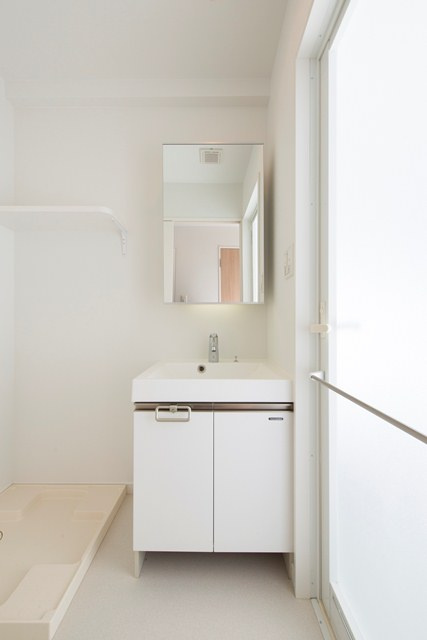 新品家具付きマンション西中洲12B(KaGood福岡)の独立洗面台