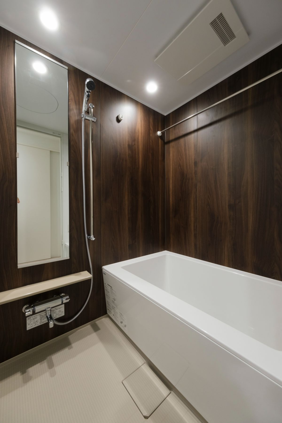 新品家具付きマンション博多駅南13B(KaGood福岡)の浴室