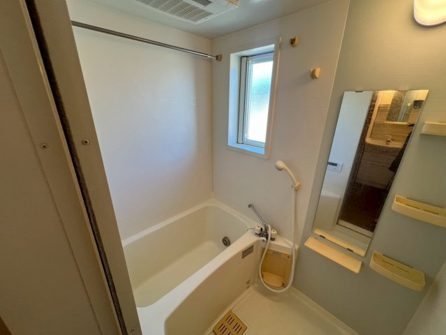 ブリッサ桜岡Ａの浴室