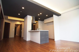 イーグル山手の居間