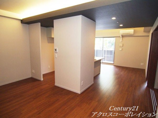 イーグル山手の居間