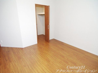 イーグル山手の洋室