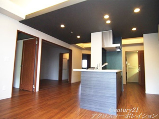 イーグル山手の居間