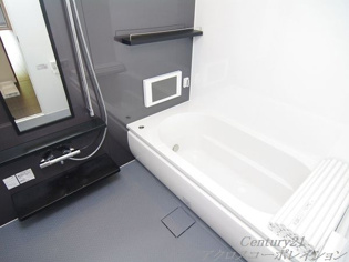 浴室乾燥や追炊機能付きで便利な浴室！