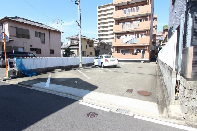 グランデ松蔭の駐車場