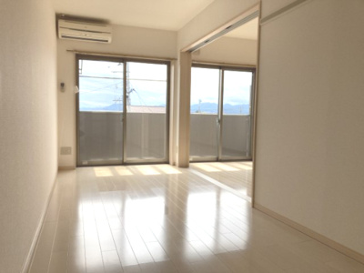 【居間・リビング】 | メゾン・ジュネスⅤ | 別室写真