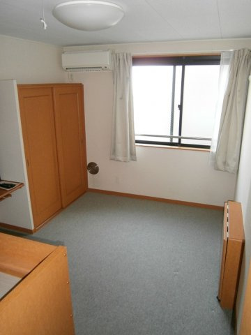 レオパレスフルールの居間・リビング