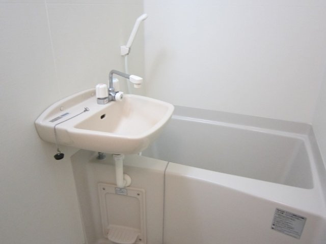 レオパレスエレガンスオキノミヤの浴室