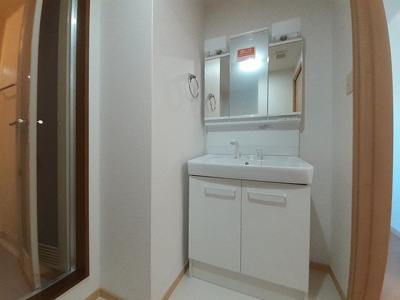 【洗面所】 | サンリッチ青山 | 明るい洗面所です