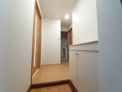 【玄関】 | サンリッチ青山 | 明るい玄関です